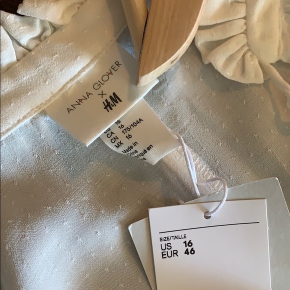 NWT H&M Top with Ruffled Collar - Picture 5 of 7